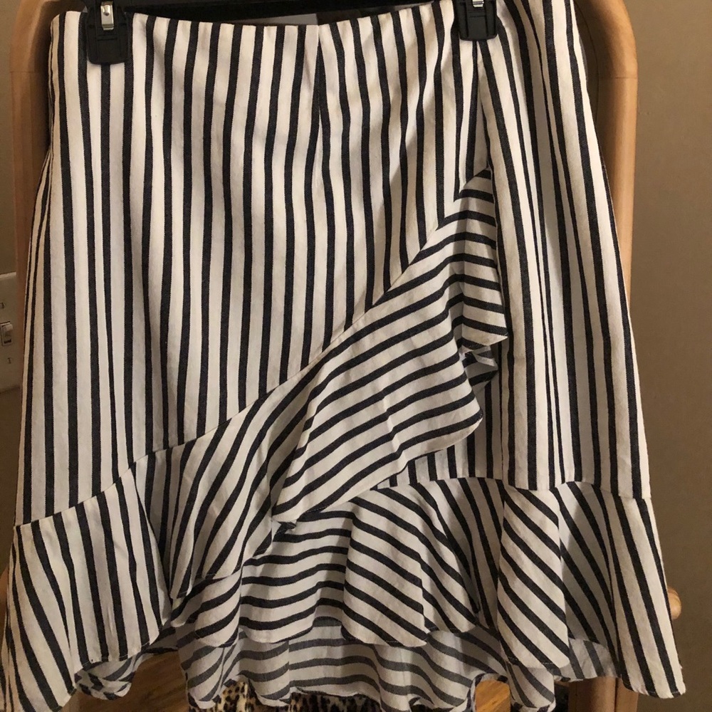 Strip ruffle skirt